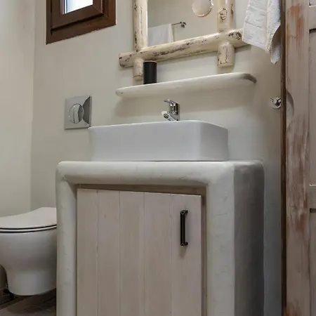 Elizabeth's Small * Naxos City